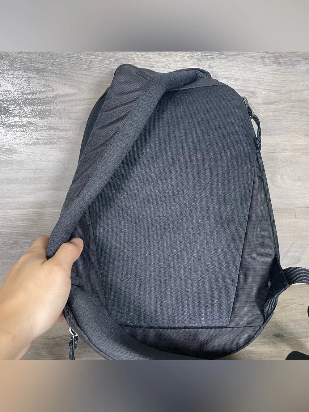 Patagonia Black Atom Sling Bag 8L Mini Padded Pocket Backpack Travel Hiking